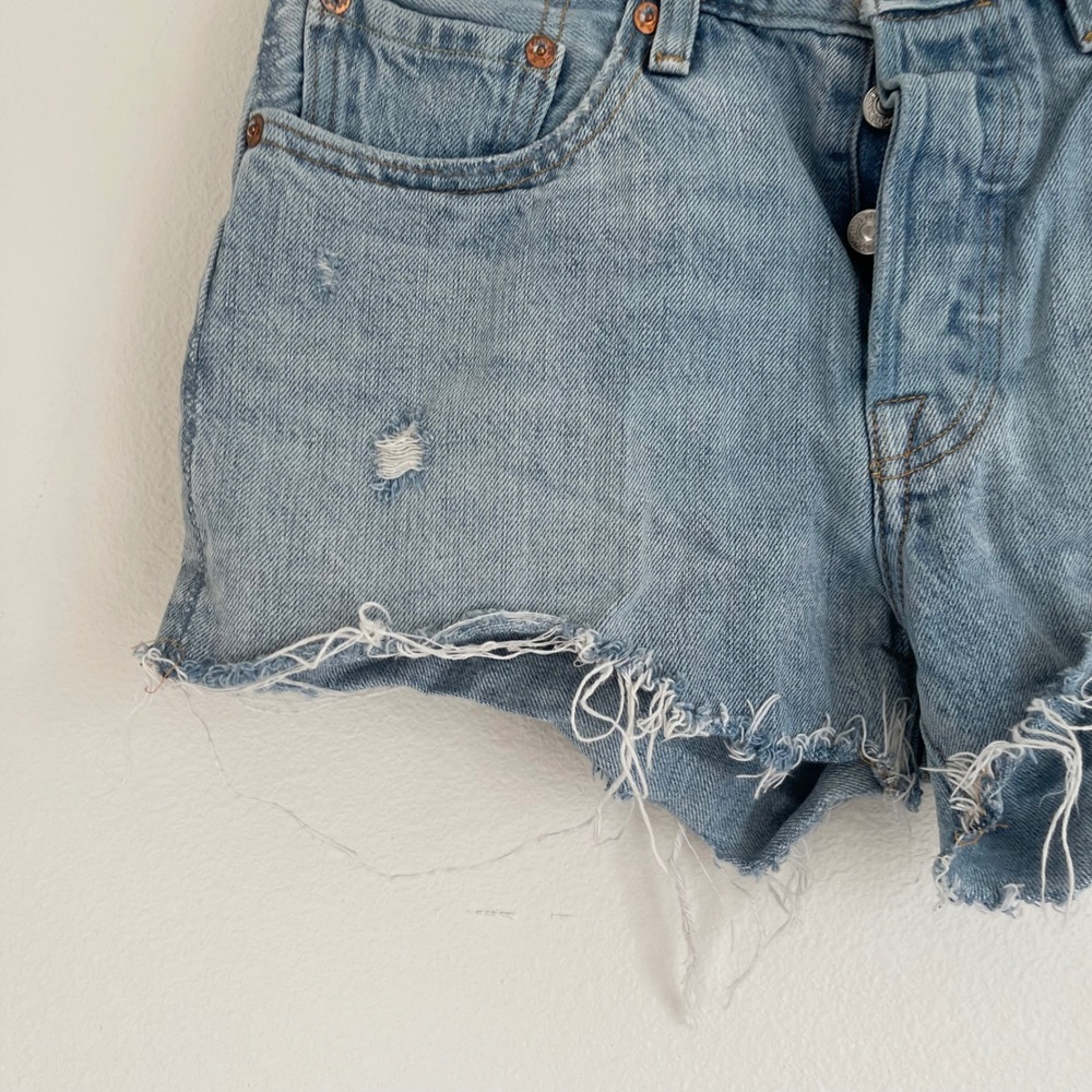 Levi's Cutoff Frayed Hem Distressed Patchwork‎ Shorts Size 25 - Picture 3 of 10